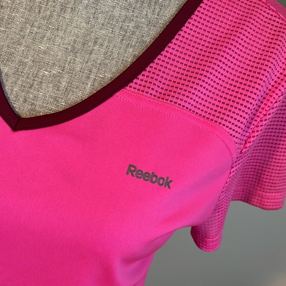 Reebok athletic shirt with mesh accents - Picture 2 of 3